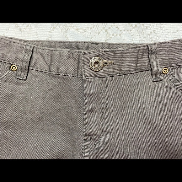 FASHION SHORT ORIGINAL - Picture 9 of 9